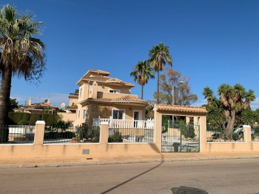 Villa · Herverkoop - Torrevieja · Alicante · Spanje