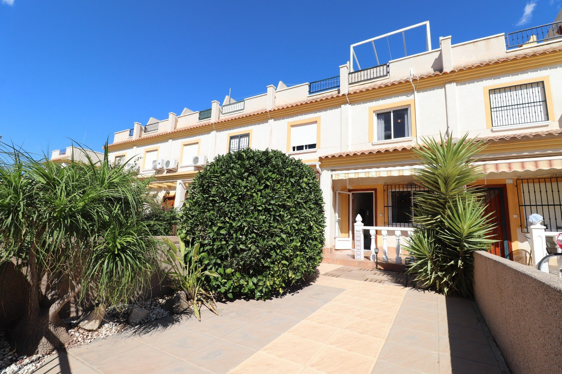 Townhouse · Resale - Algorfa · Alicante · Spain Townhouse · Resale - Algorfa · Alicante · Spain