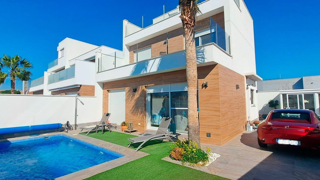 Villa · Reventa - Pilar de la Horadada · Alicante · España Villa · Reventa - Pilar de la Horadada · Alicante · España