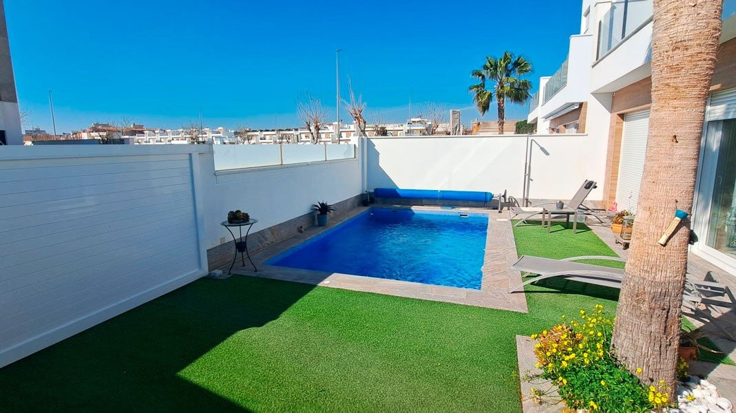 Villa · Reventa - Pilar de la Horadada · Alicante · España Villa · Reventa - Pilar de la Horadada · Alicante · España