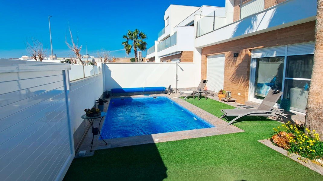Villa · Reventa - Pilar de la Horadada · Alicante · España Villa · Reventa - Pilar de la Horadada · Alicante · España