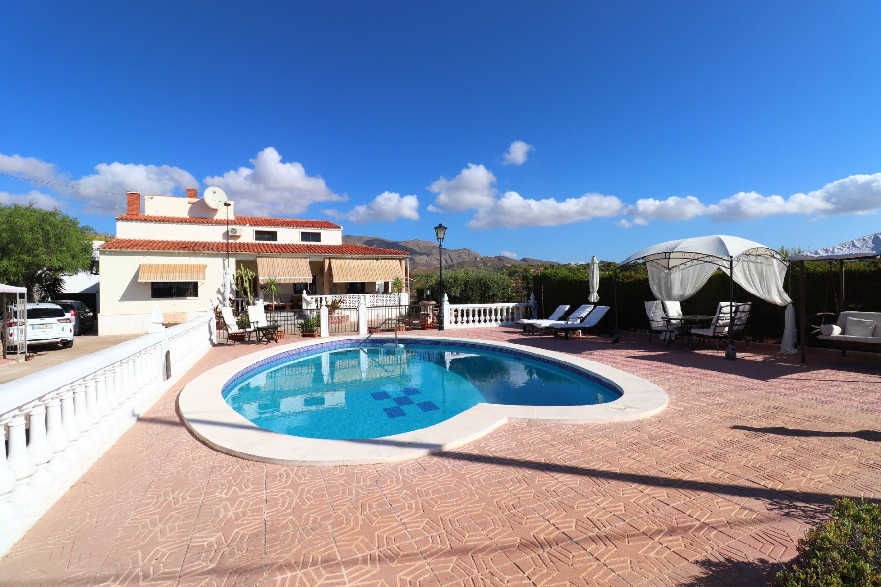 Country house · Resale - Crevillente · Alicante · Spain Country house · Resale - Crevillente · Alicante · Spain
