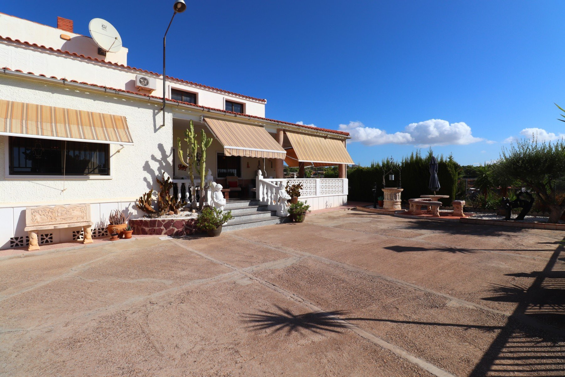 Country house · Resale - Crevillente · Alicante · Spain Country house · Resale - Crevillente · Alicante · Spain