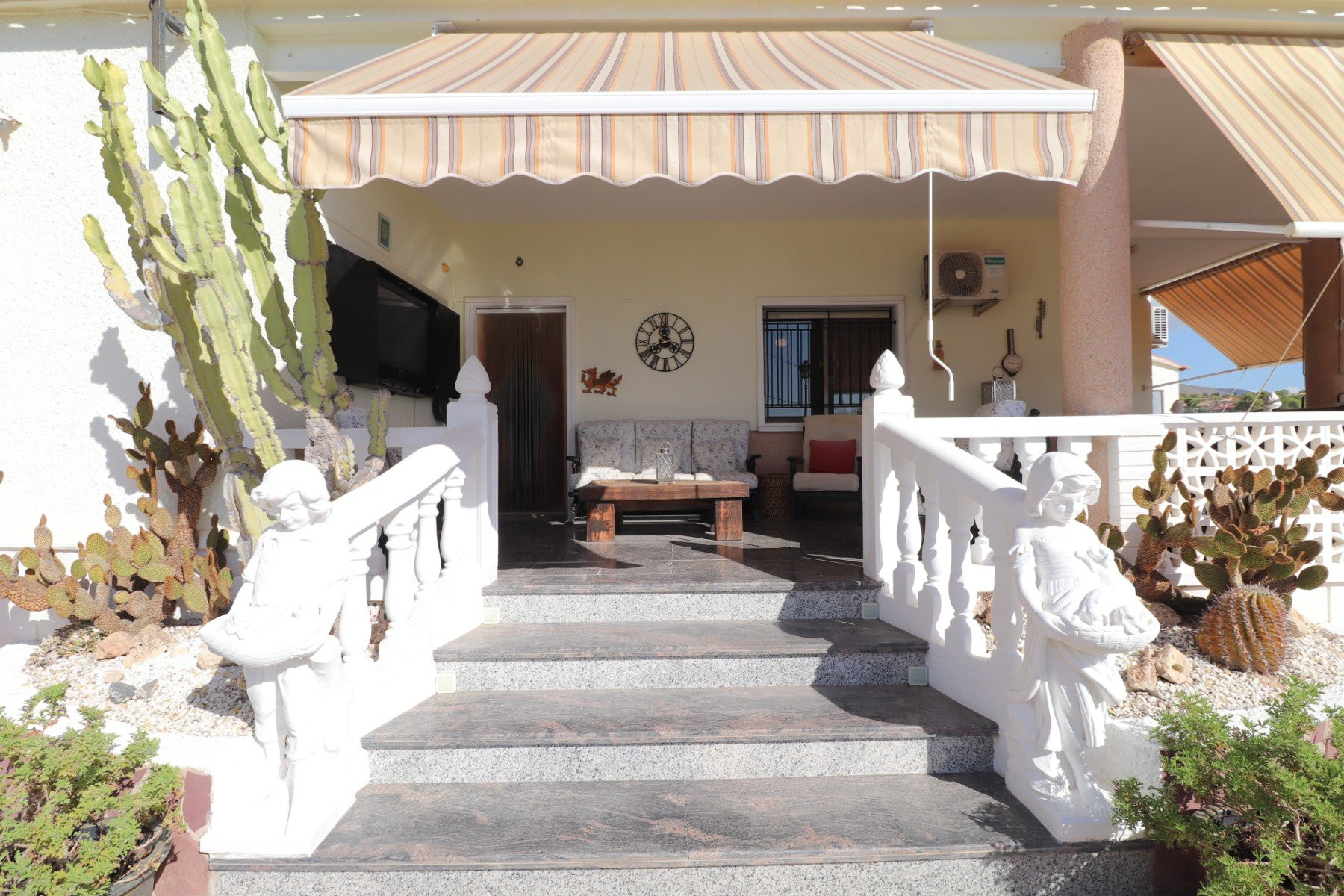 Country house · Resale - Crevillente · Alicante · Spain Country house · Resale - Crevillente · Alicante · Spain