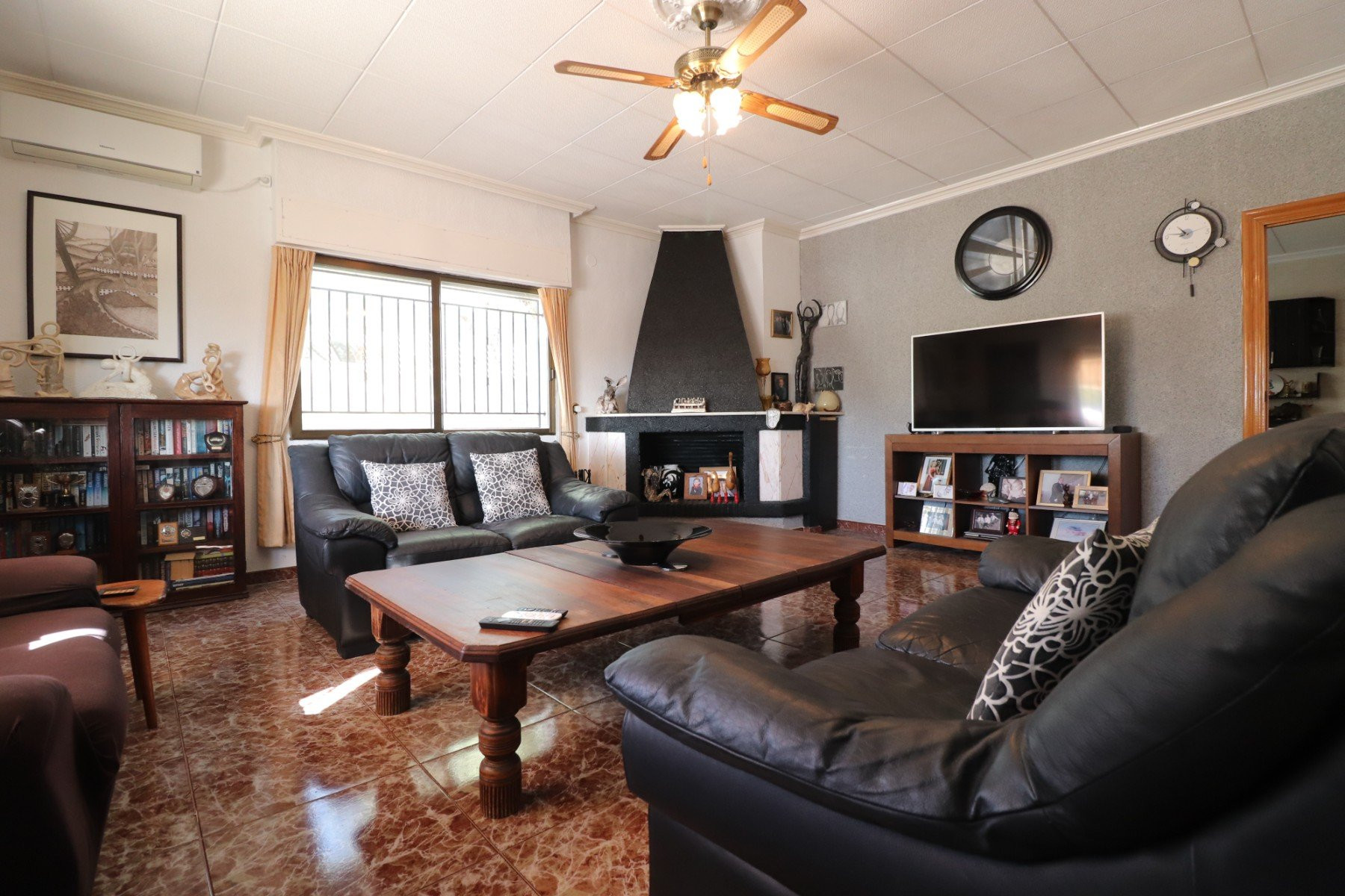 Country house · Resale - Crevillente · Alicante · Spain Country house · Resale - Crevillente · Alicante · Spain