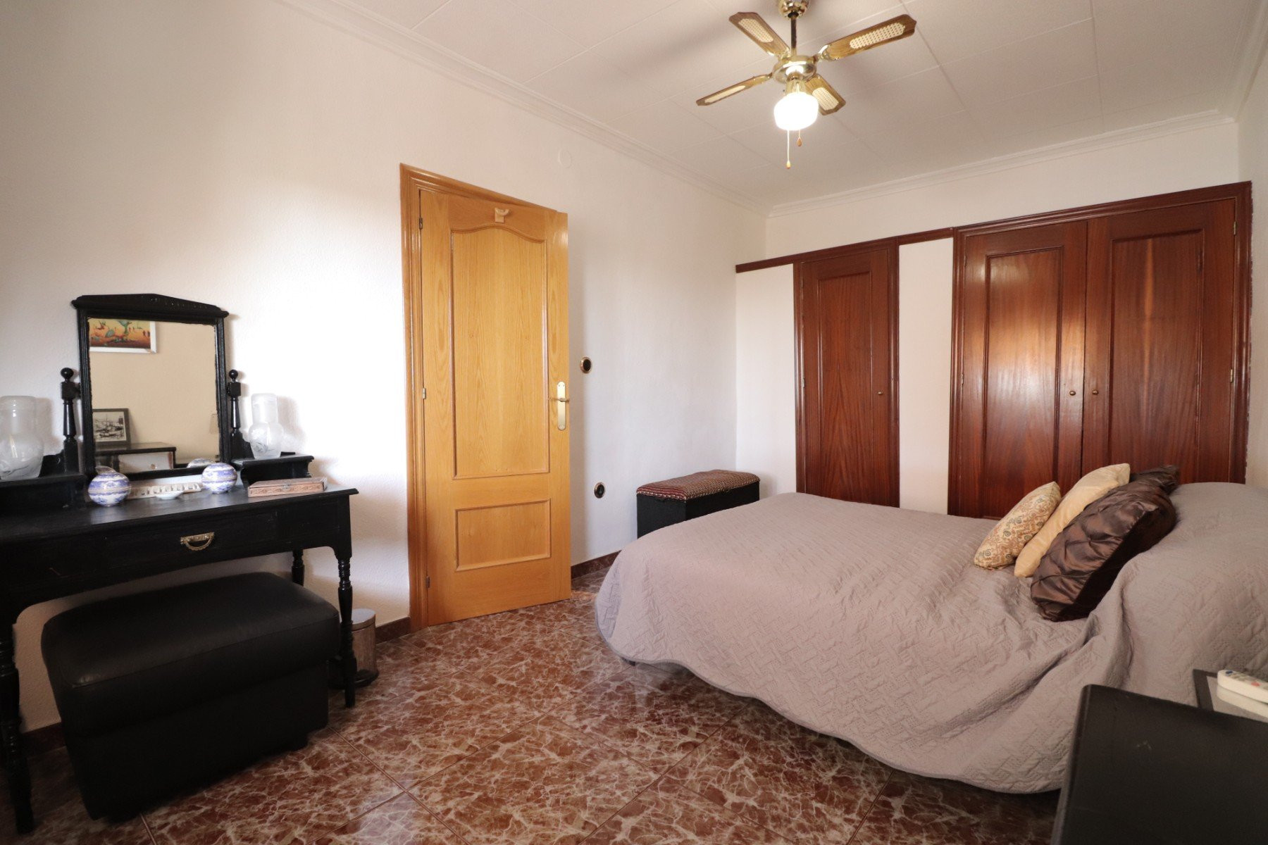 Country house · Resale - Crevillente · Alicante · Spain Country house · Resale - Crevillente · Alicante · Spain