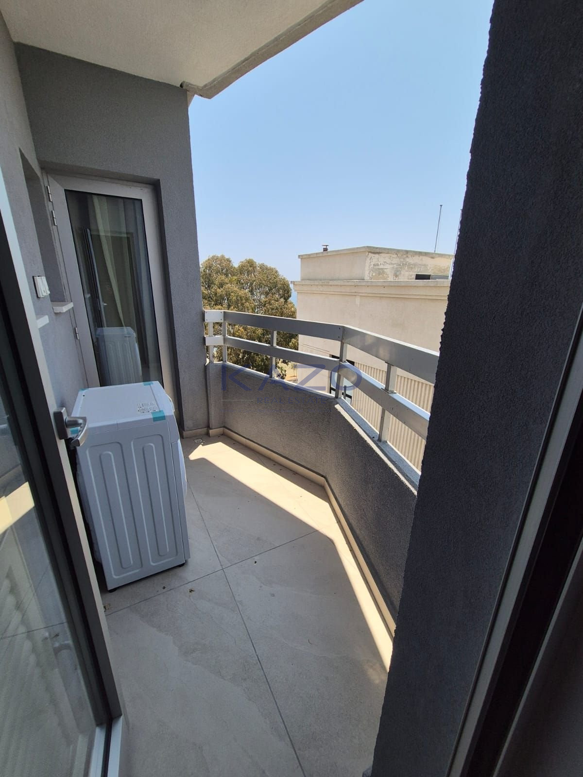 Furnished 2-bed seafront apartment in Neapolis, Limassol photo 7