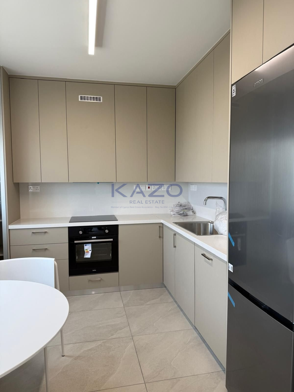 Furnished 2-bed seafront apartment in Neapolis, Limassol photo 6
