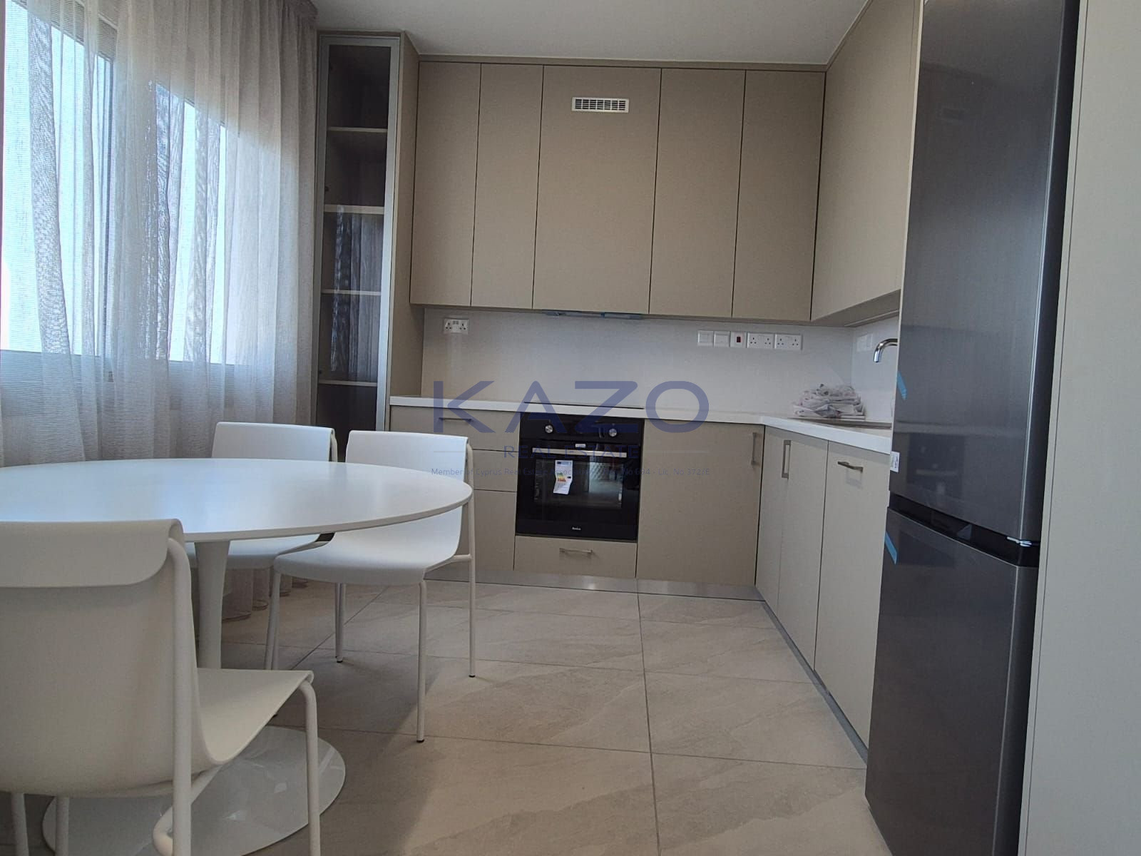 Furnished 2-bed seafront apartment in Neapolis, Limassol photo 5