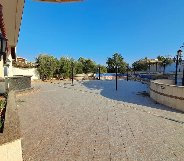 HoReCa 550 m² for rent in Paramytha, Limassol, Cyprus
