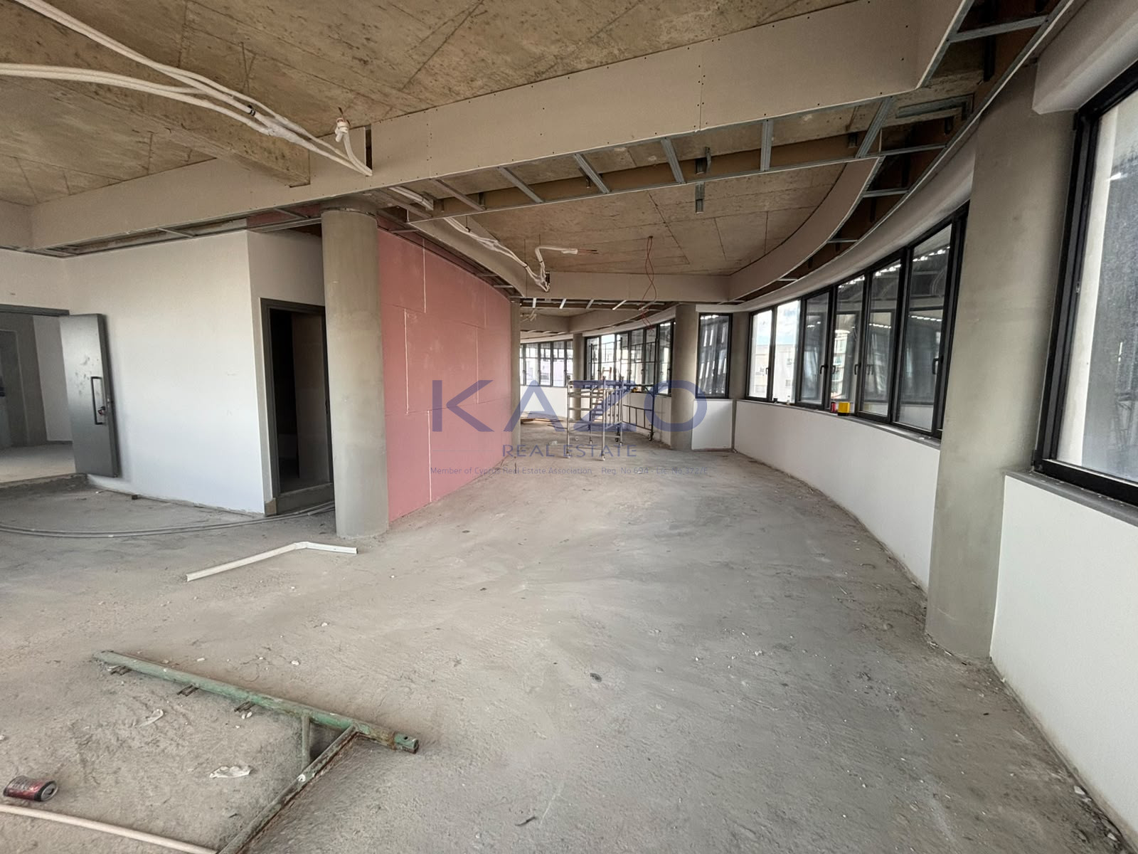 Key-ready whole office building for rent in Makedonias photo 2