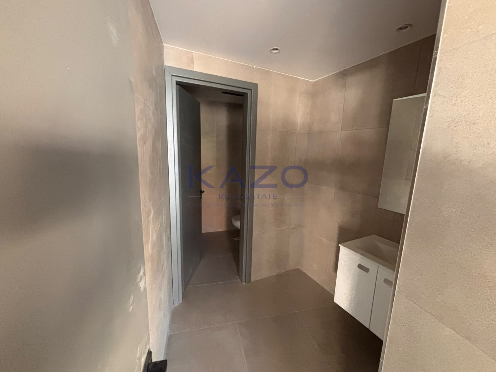 Key-ready whole office building for rent in Makedonias photo 8