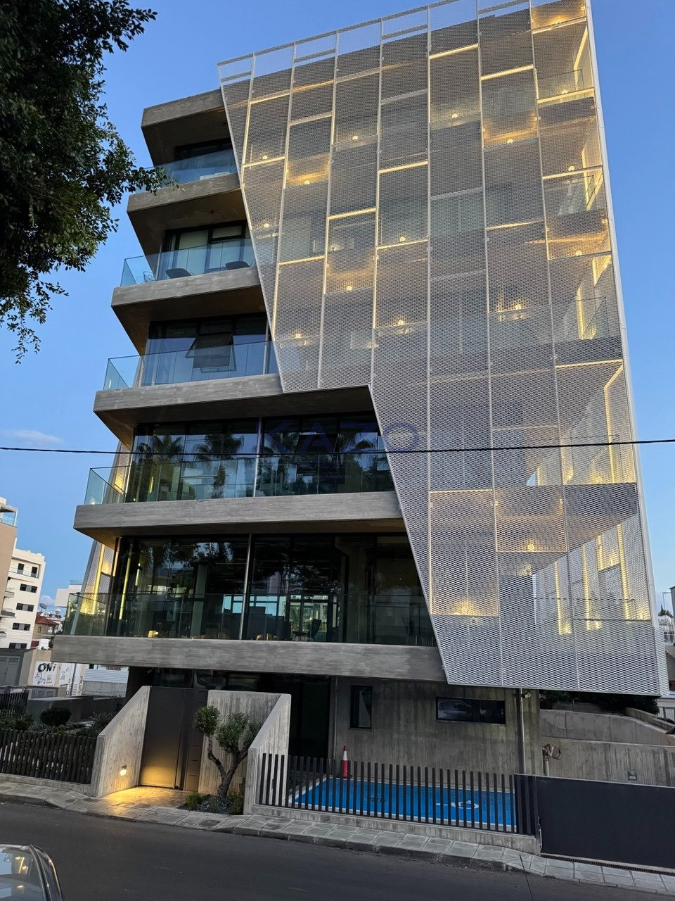 Key-ready 281 m² office in Agia Zoni city centre photo 2