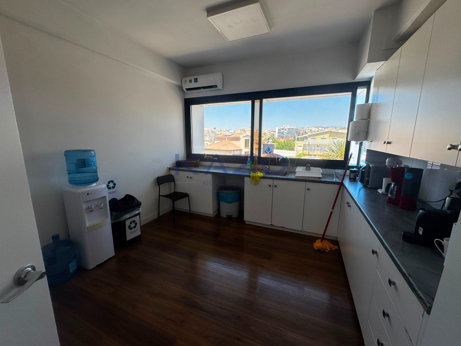 Renovated 340 m2 office with panoramic views in Mesa Geitonia photo 9