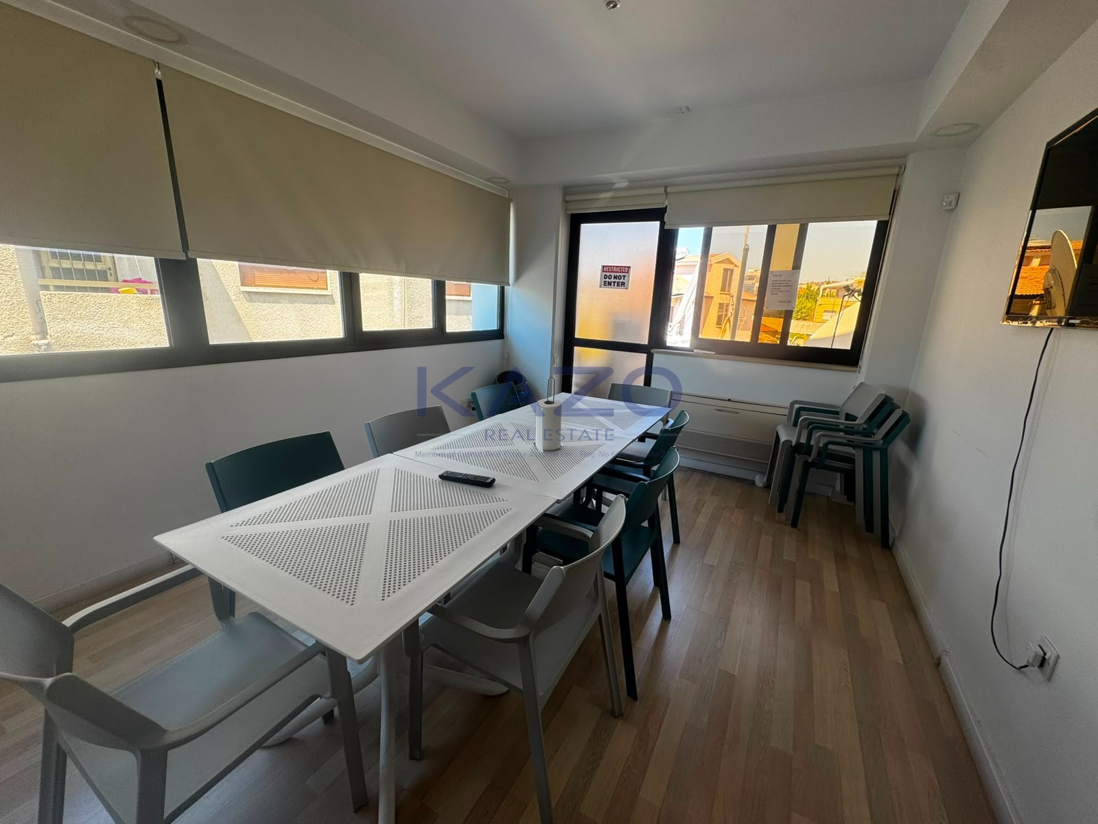 Renovated 110 m2 top-floor office in Mesa Geitonia, Limassol photo 6