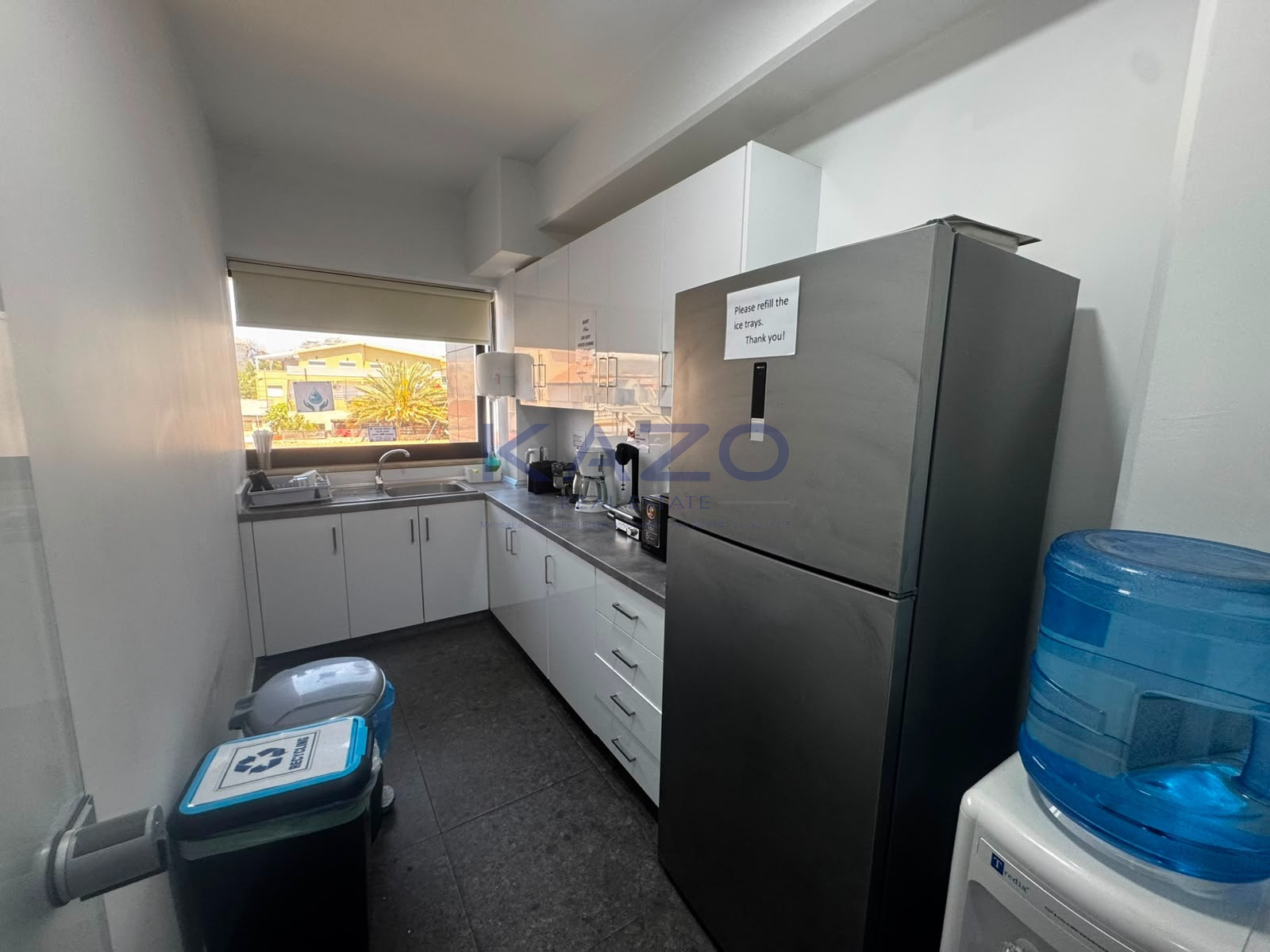 Renovated 110 m2 top-floor office in Mesa Geitonia, Limassol photo 16