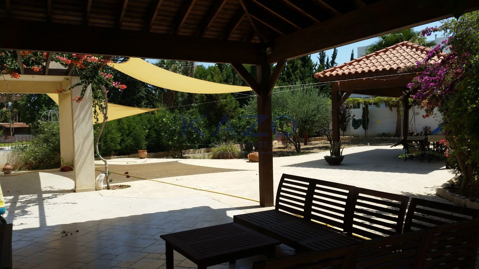 Spacious 3-bed villa with Jacuzzi in Agios Tychonas photo 18