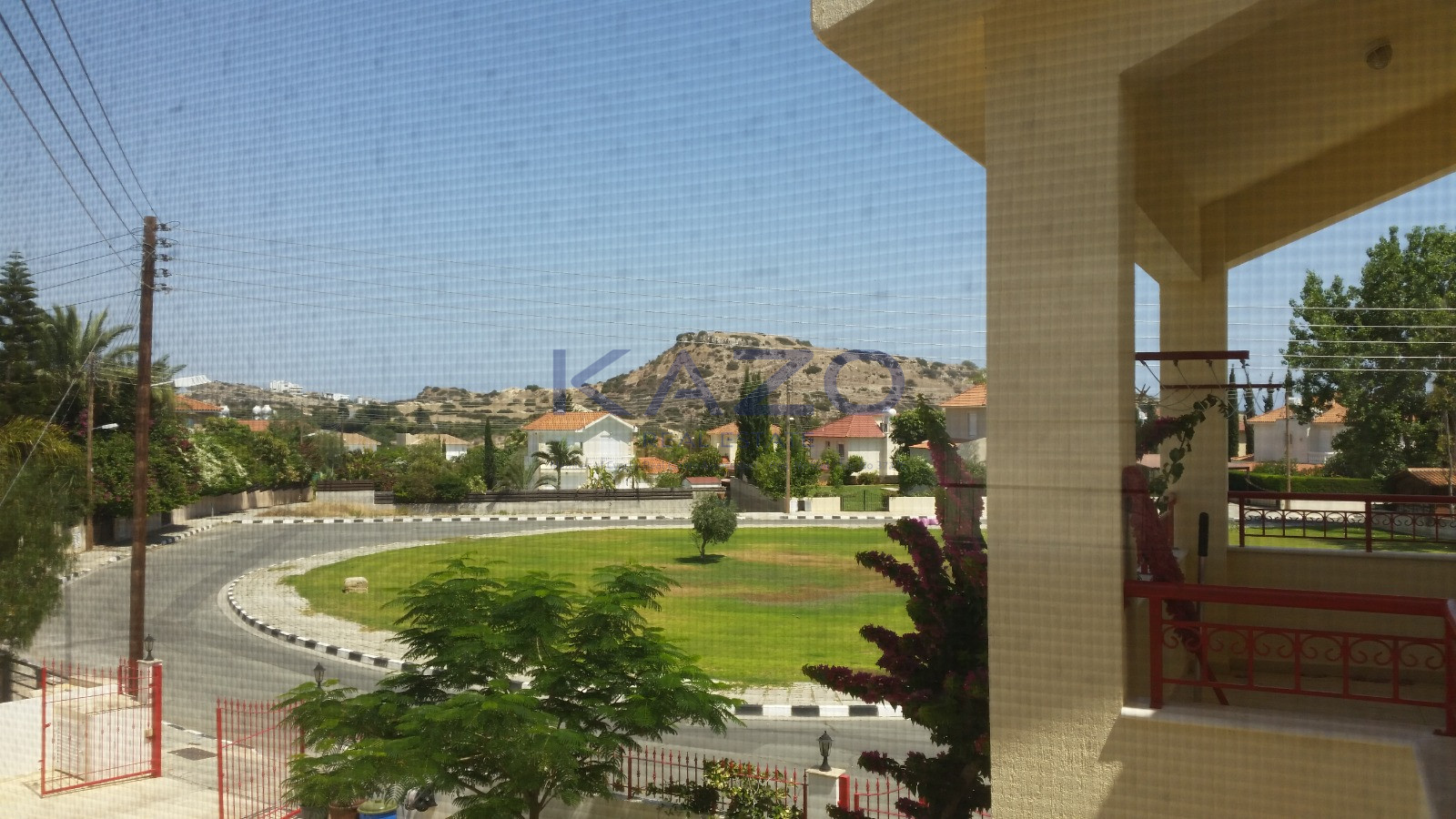 Spacious 3-bed villa with Jacuzzi in Agios Tychonas photo 14