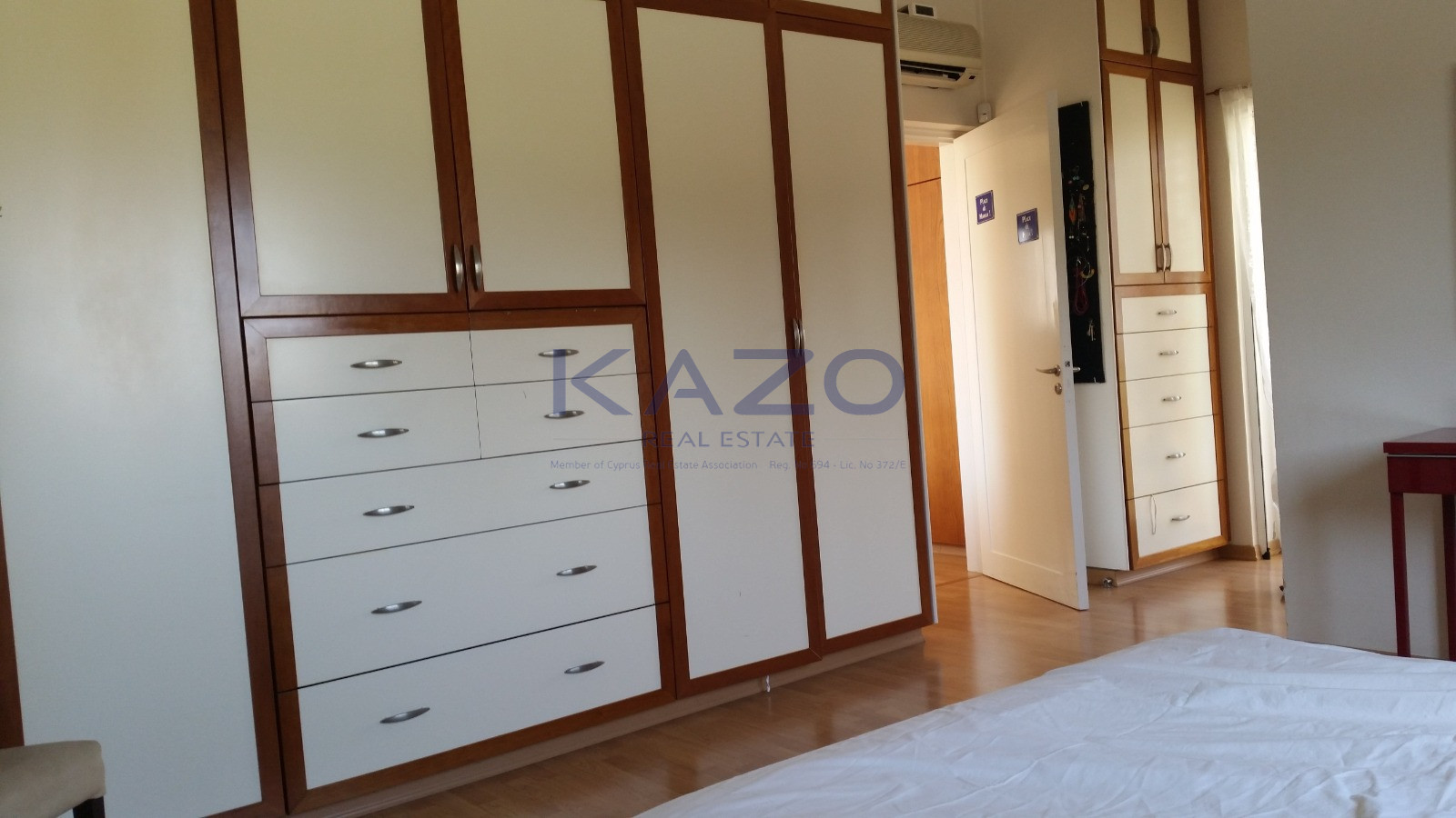 Spacious 3-bed villa with Jacuzzi in Agios Tychonas photo 7