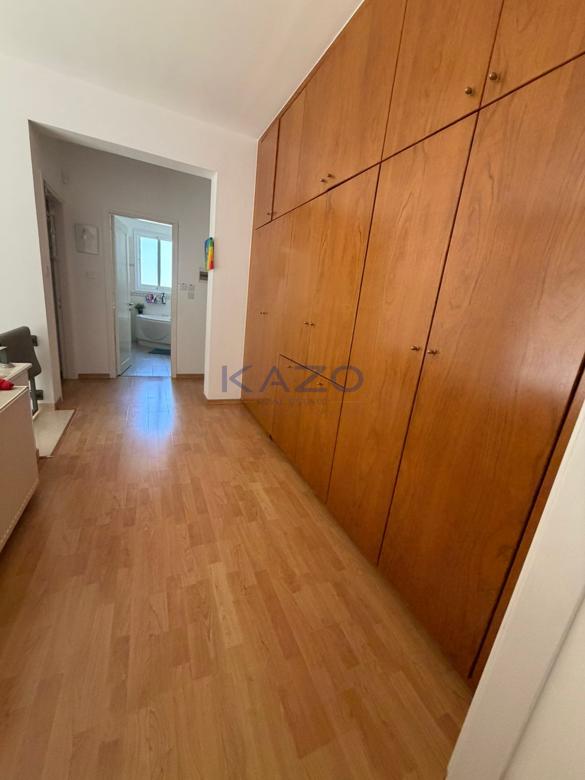 Spacious 3-bed villa with Jacuzzi in Agios Tychonas photo 11