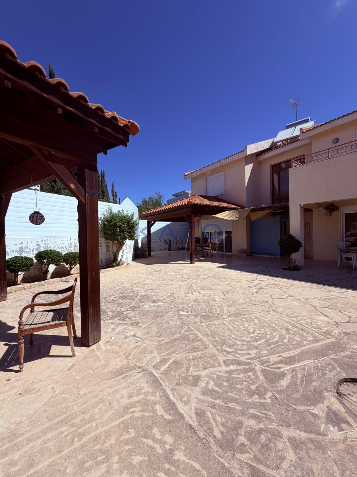 Spacious 3-bed villa with Jacuzzi in Agios Tychonas photo 19