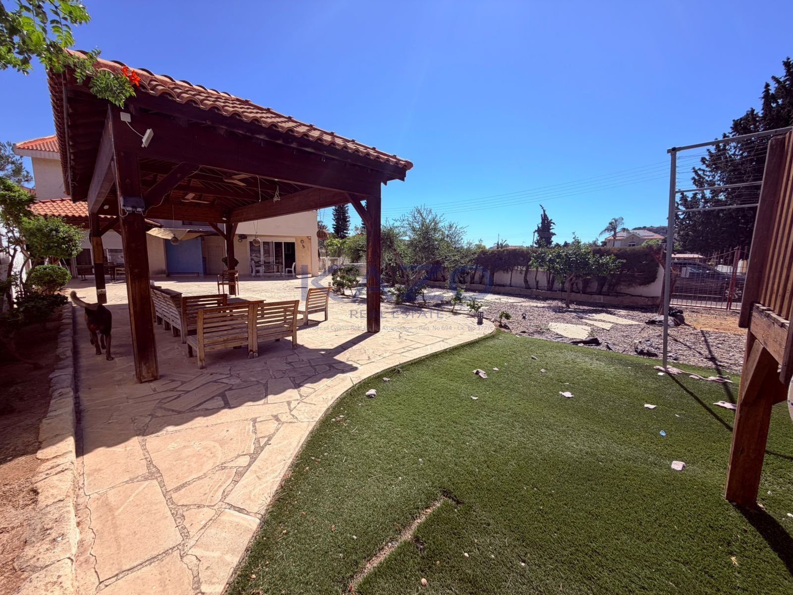 Spacious 3-bed villa with Jacuzzi in Agios Tychonas photo 17