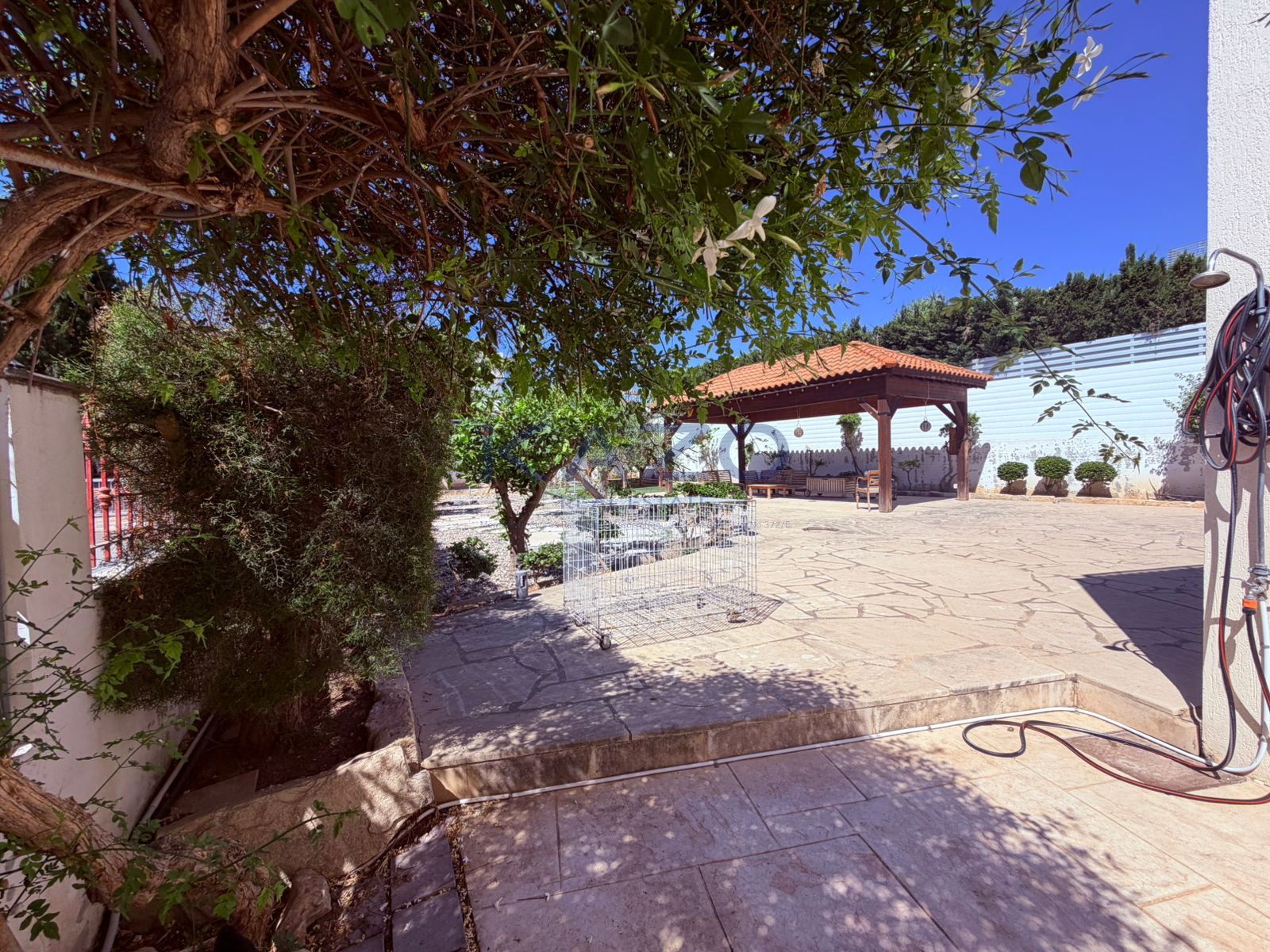 Spacious 3-bed villa with Jacuzzi in Agios Tychonas photo 16