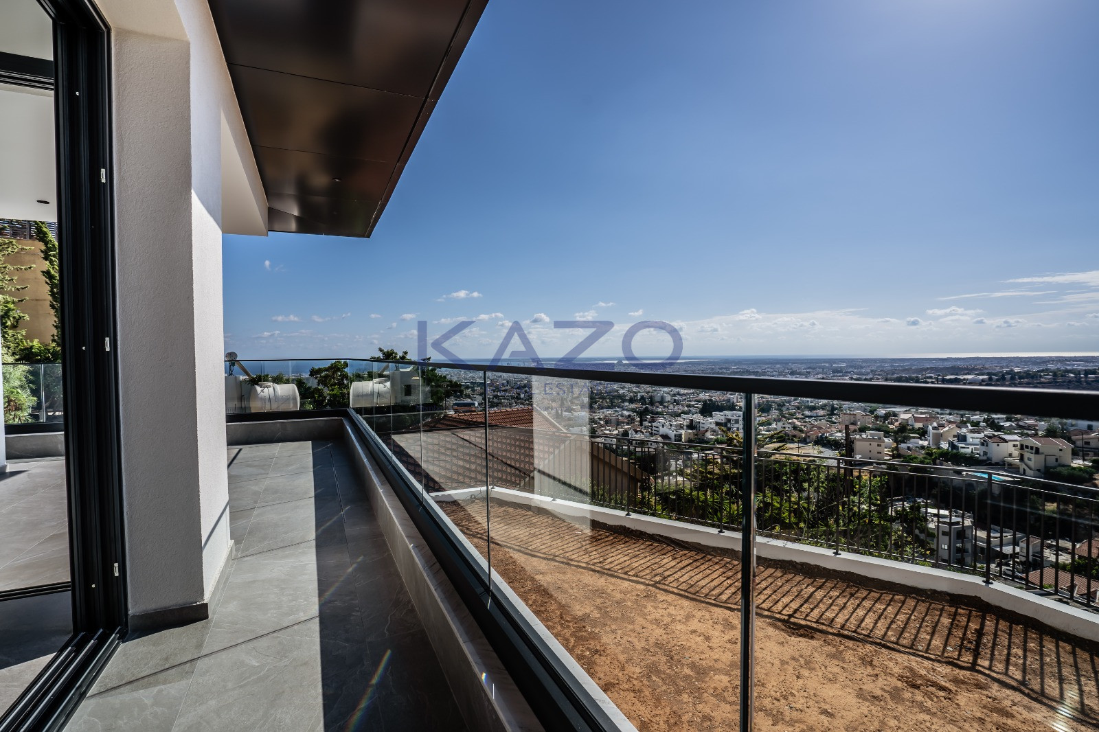 Modern 3-bed apartment with sea views and garden in Agia Fyla photo 4