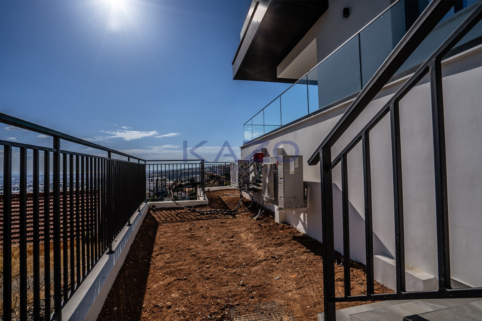 Modern 3-bed apartment with sea views and garden in Agia Fyla photo 5
