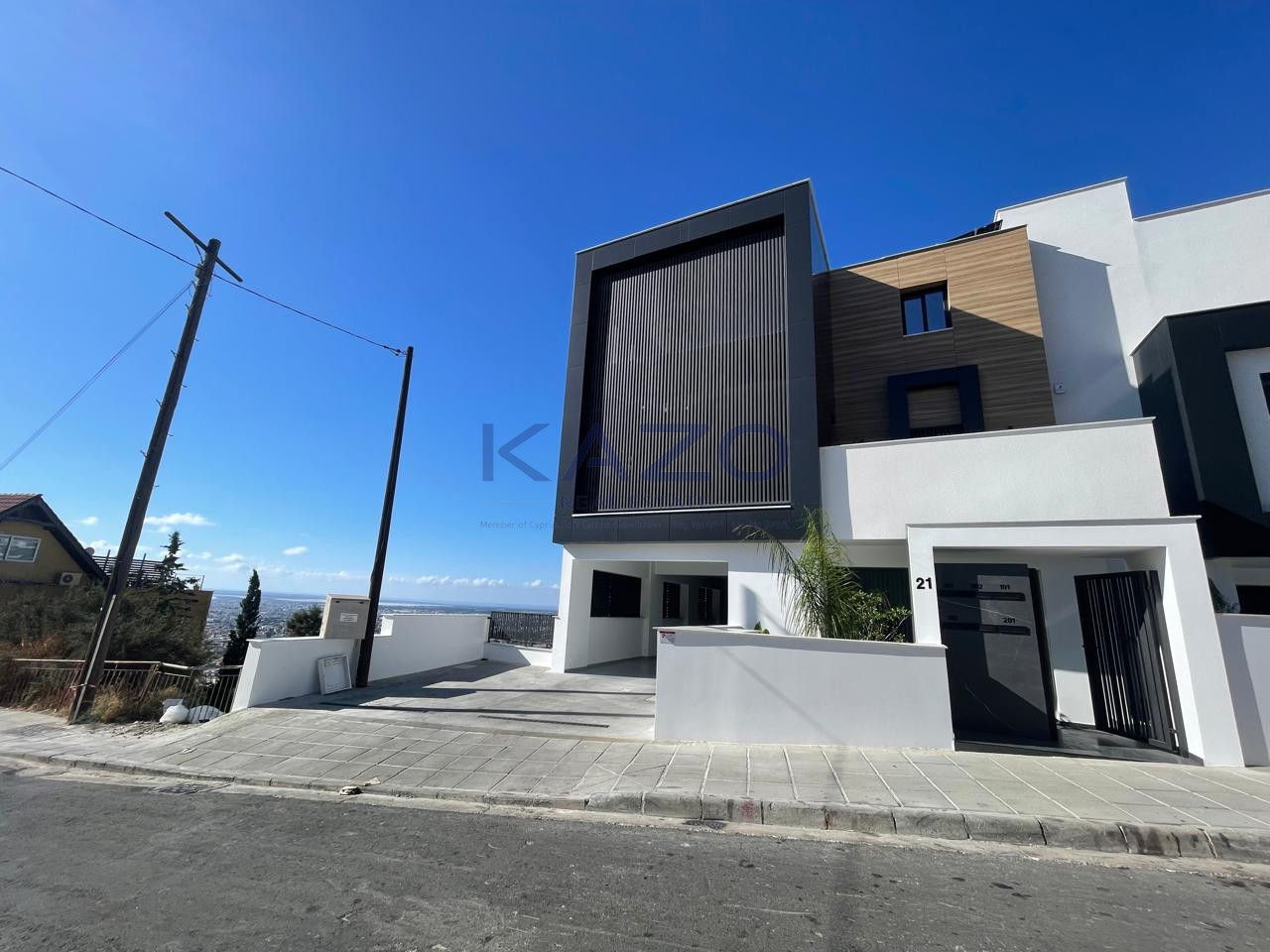 Modern 3-bed apartment with sea views and garden in Agia Fyla photo 39