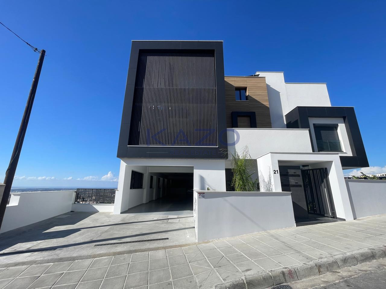 Modern 3-bed apartment with sea views and garden in Agia Fyla photo 38