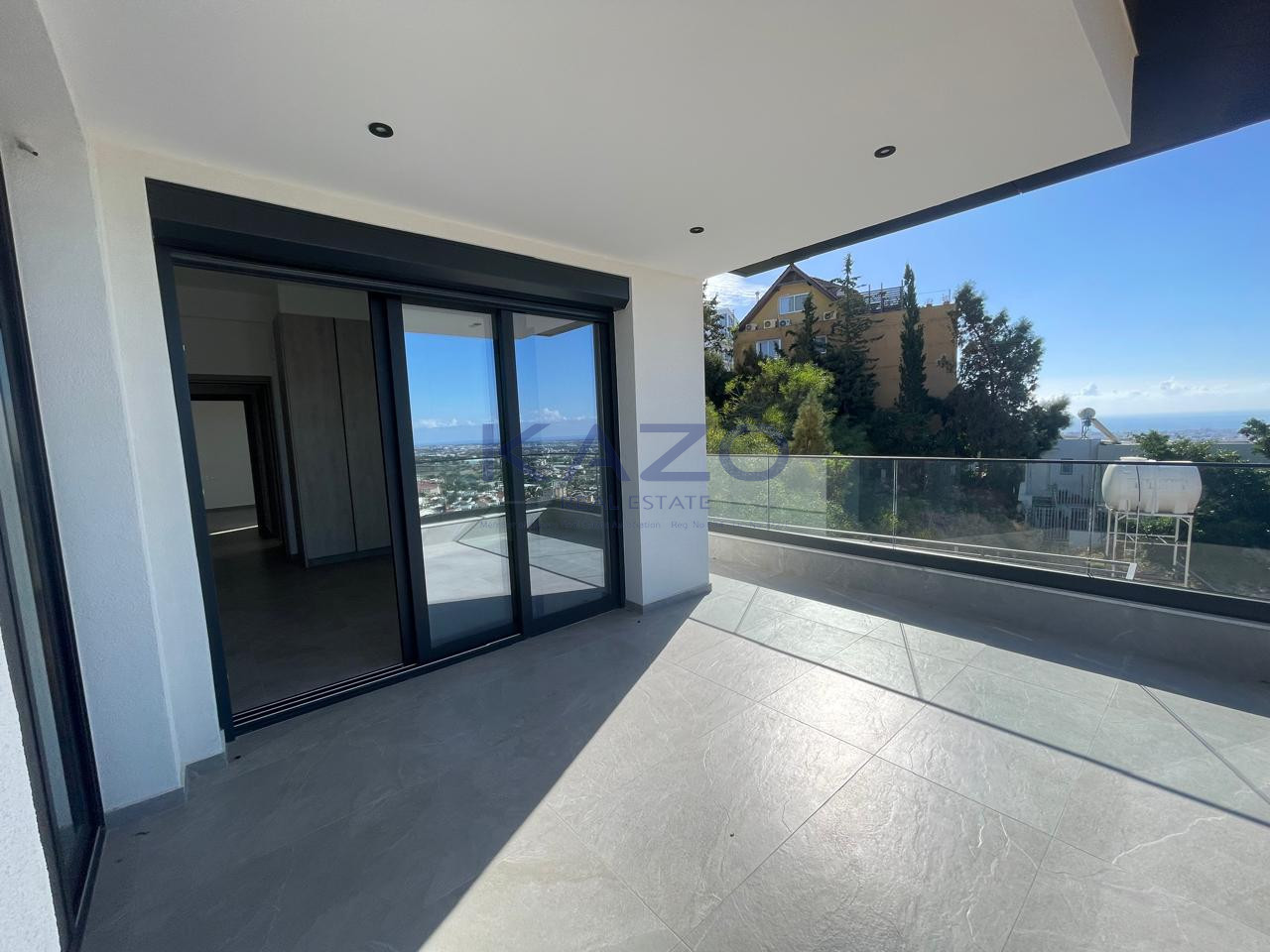 Modern 3-bed apartment with sea views and garden in Agia Fyla photo 9