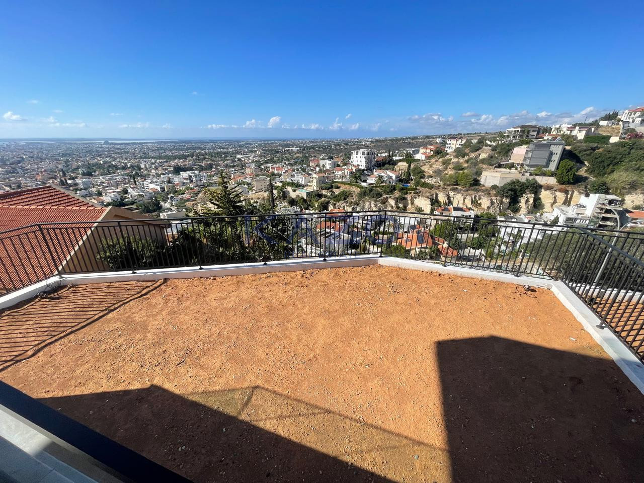 Modern 3-bed apartment with sea views and garden in Agia Fyla photo 2