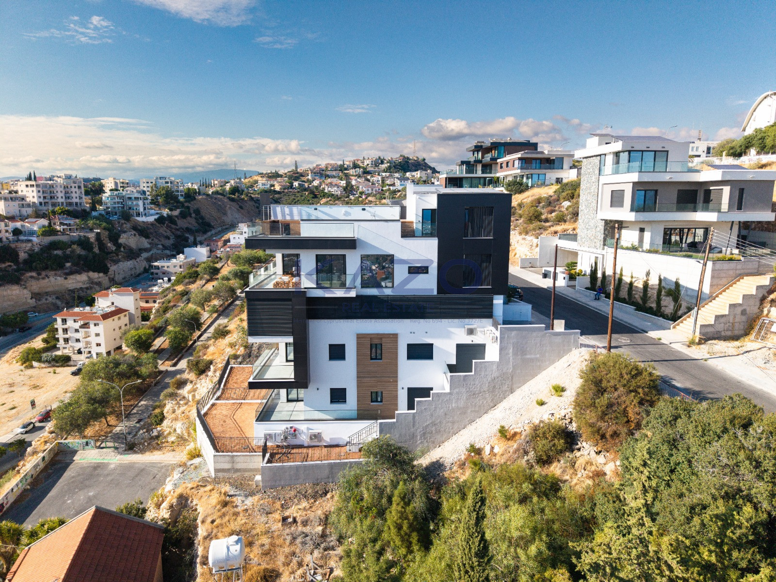 Modern 3-bed apartment with sea views and garden in Agia Fyla photo 41