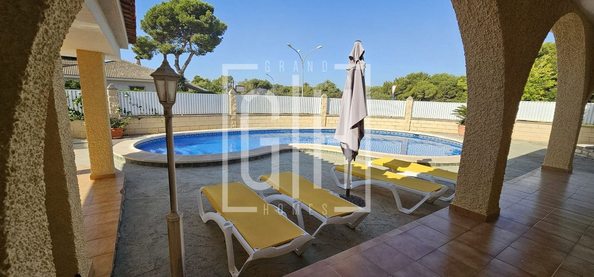 Villa individuelle avec 5 chambres