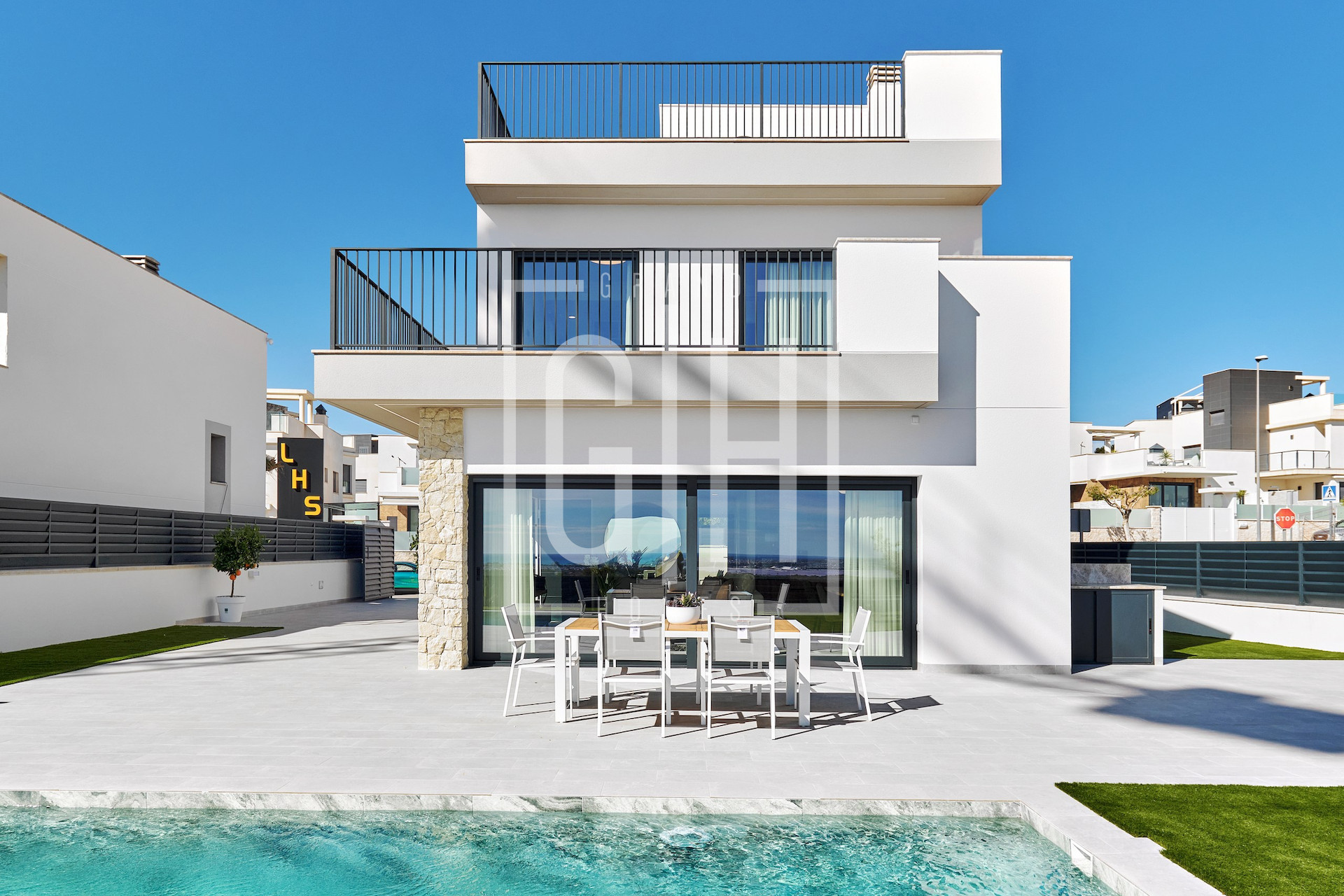 Neubau · Freistehende Villa mit 3 Schlafzimmer