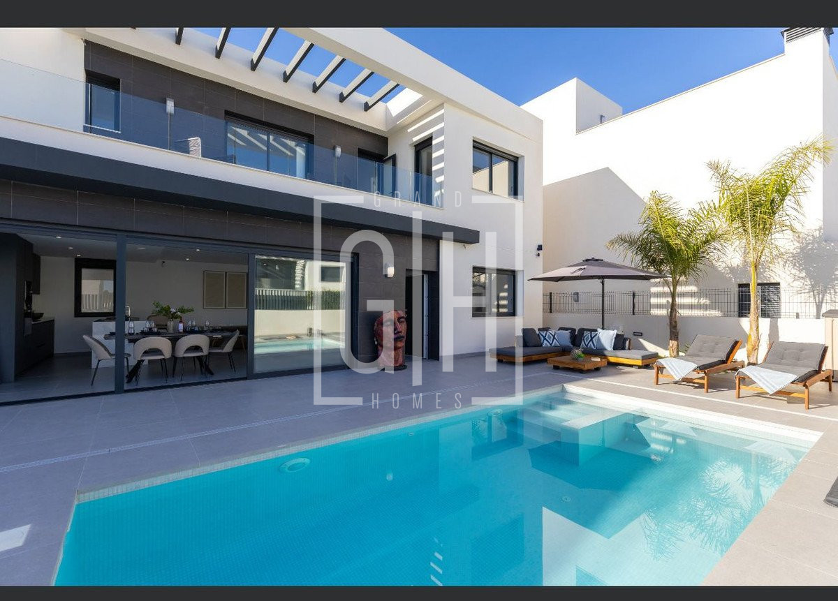 Detached Villa with 3 bedrooms