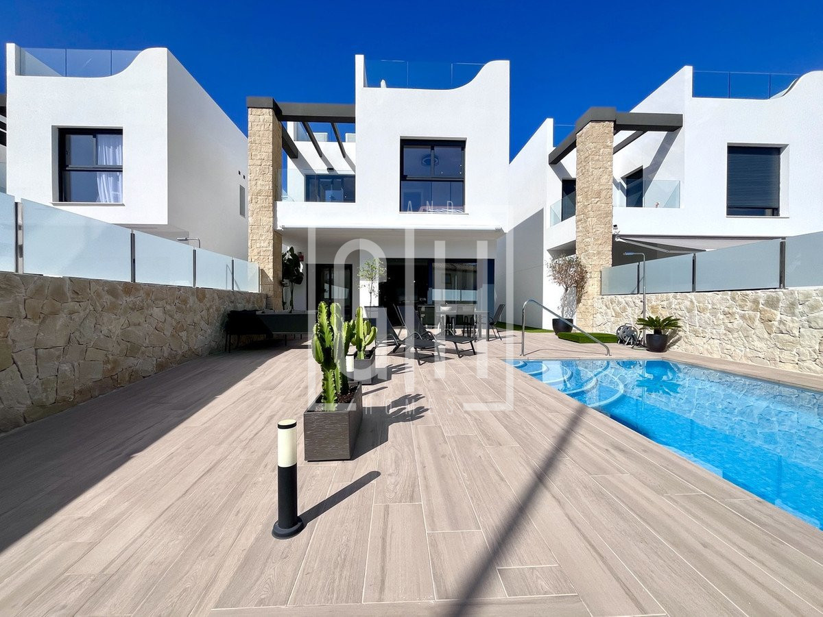 Detached Villa with 4 bedrooms