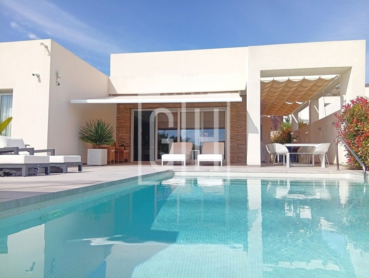 Detached Villa with 2 bedrooms