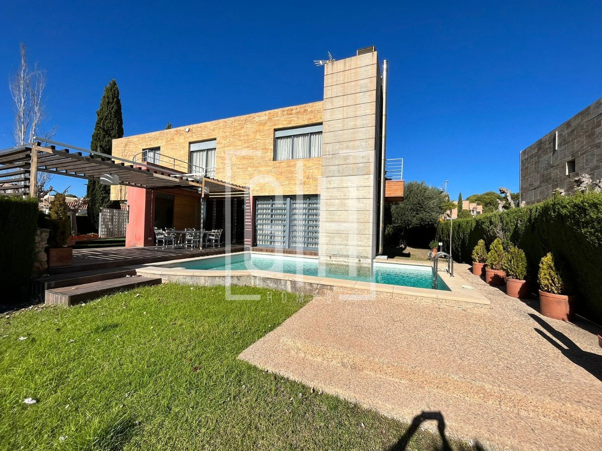Detached Villa with 4 bedrooms