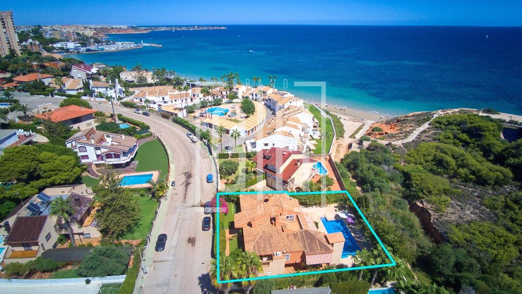 Detached Villa with 4 bedrooms