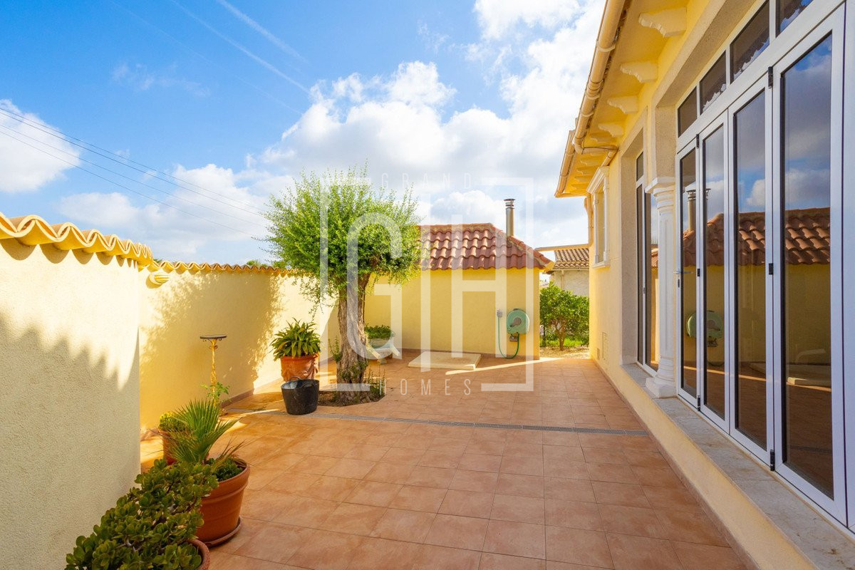 Detached Villa with 4 bedrooms