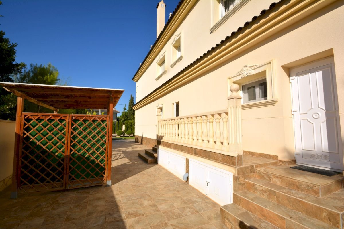 Villa in La Zenia - Image 4