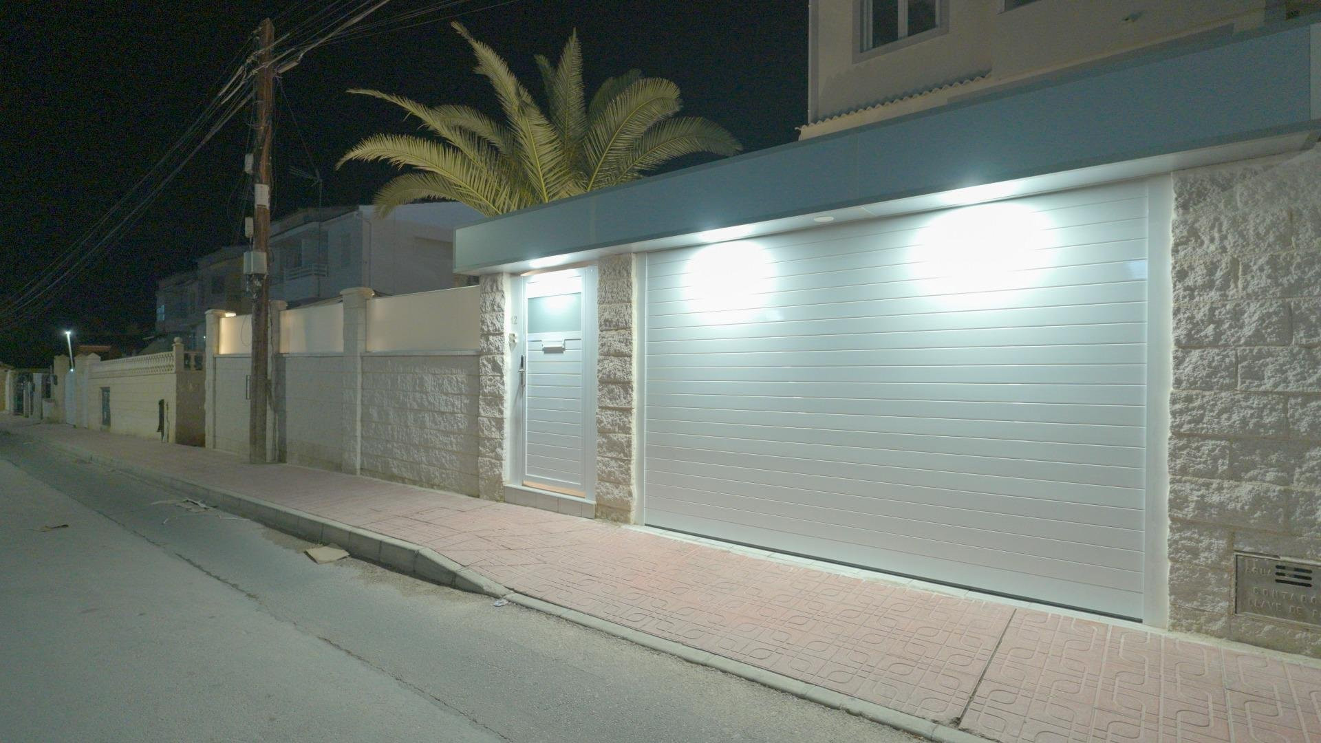 House in Punta Prima - Image 2