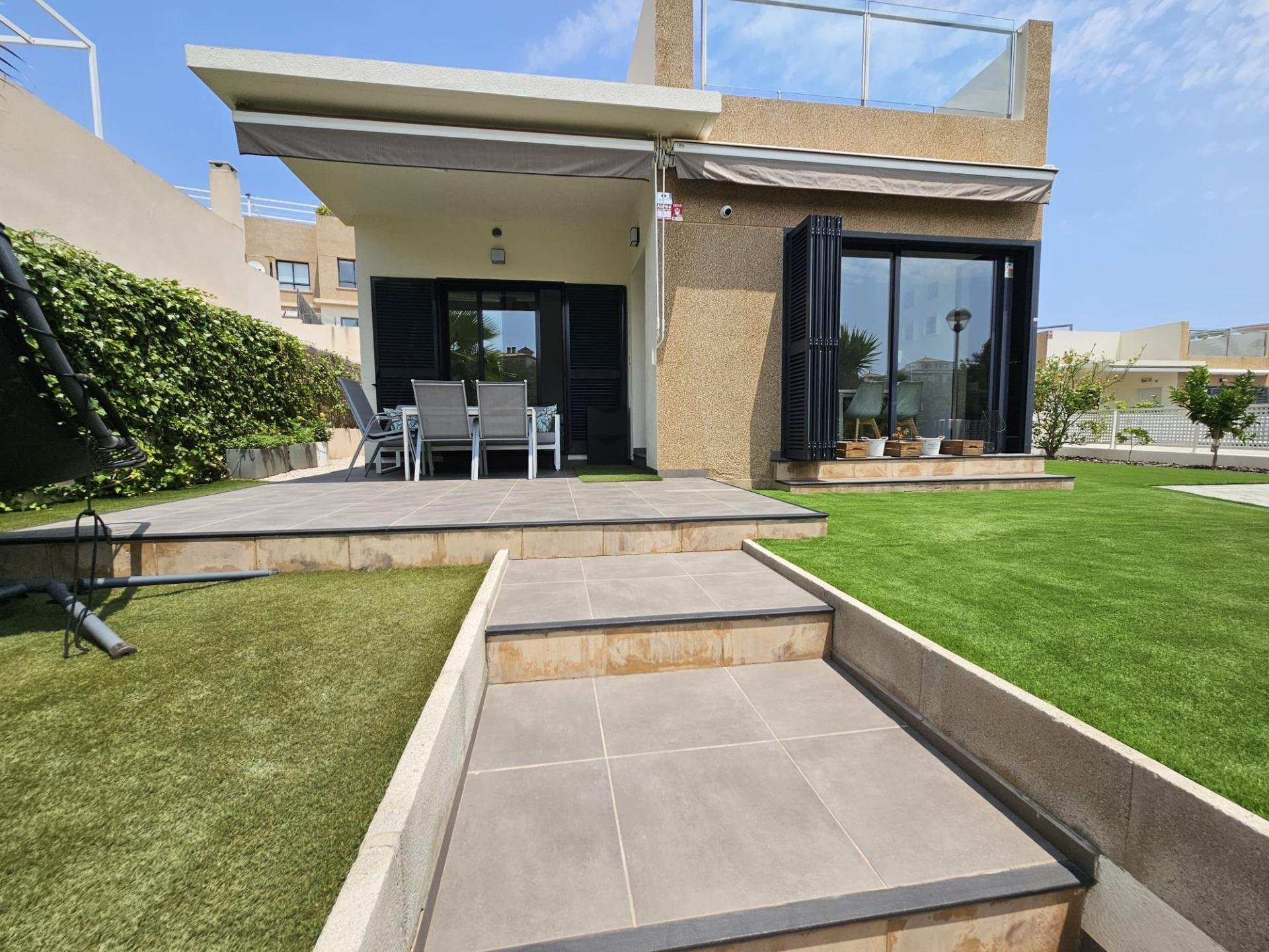 Villa in La Zenia - view 1