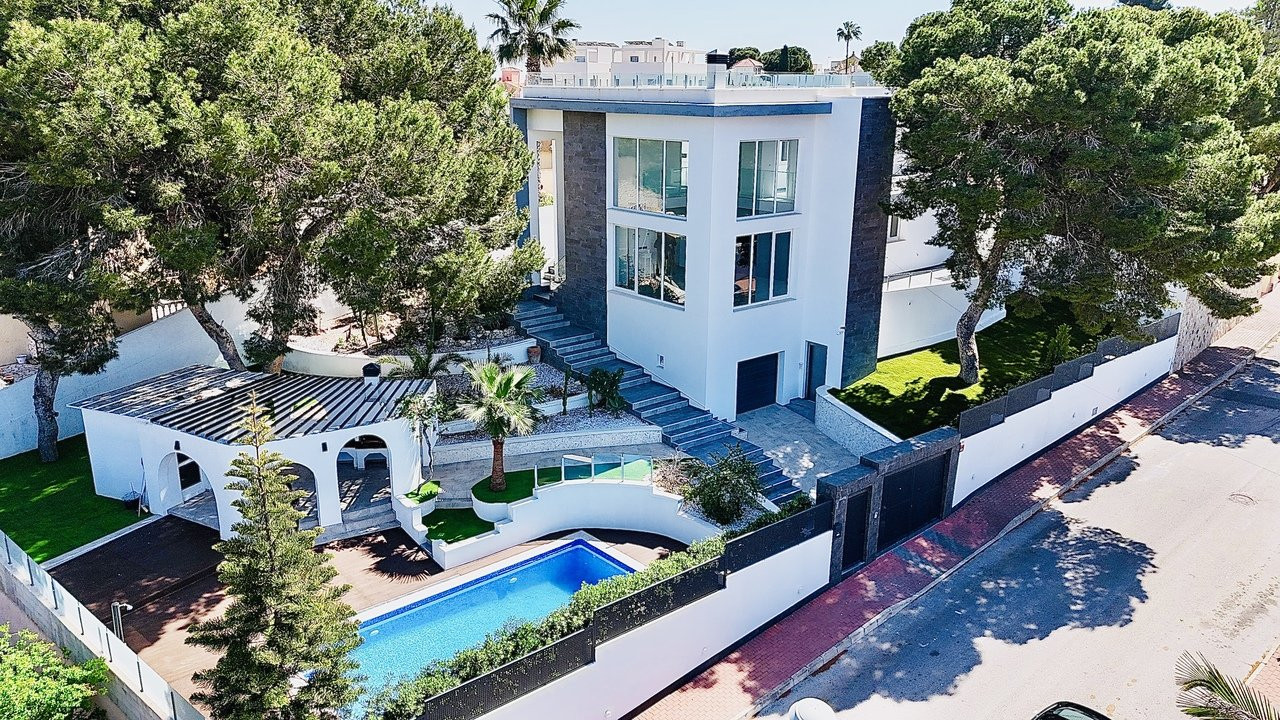 Villa in Punta Prima - view 1