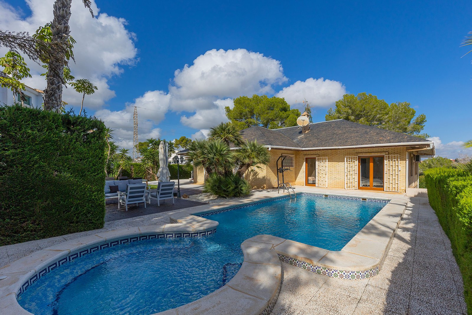 Villa in Urbanizacion los Balcones - view 1