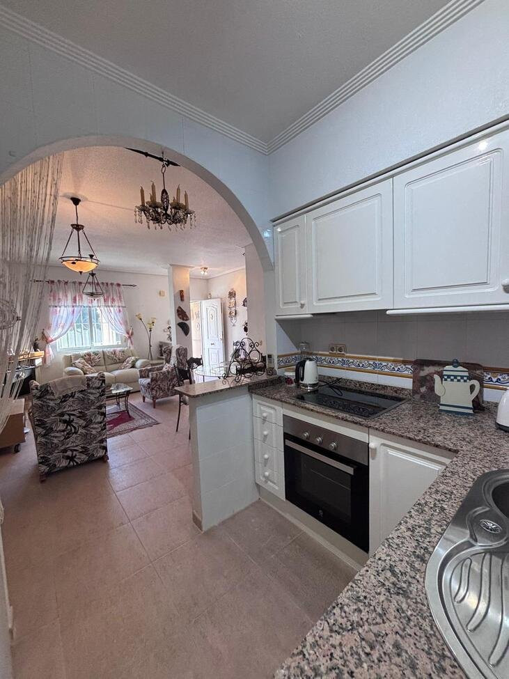 House in Urbanizacion los Balcones - Image 4