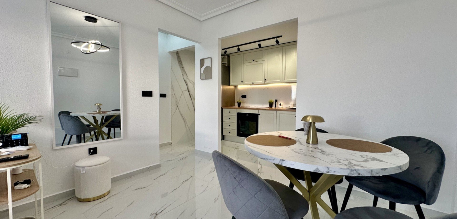 Apartment in Residencia los Altos - Image 2