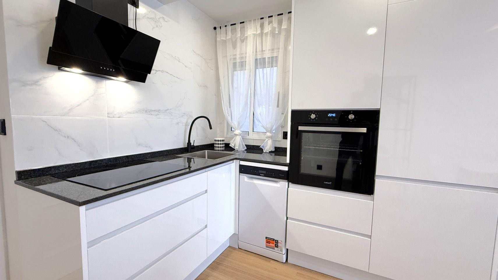 Apartment in Torrevieja - Image 2